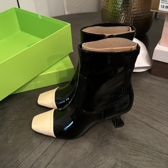 Sam Edelman Livia Bootie - Picture 6 of 7